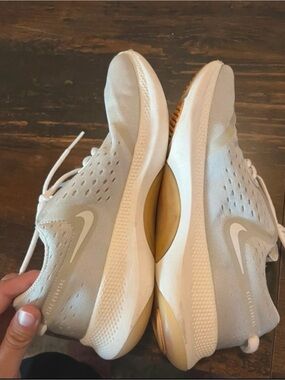 Nike Women's White and Gold Training Sneakers